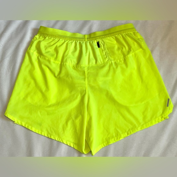 Nike Dri-Fit Women’s Fluorescent Yellow Running Shorts with Pockets Size Medium - Picture 13 of 16